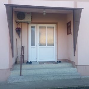 PRIZEMNA-LEGALNA-NAMEŠTENA-OPREMLJENA