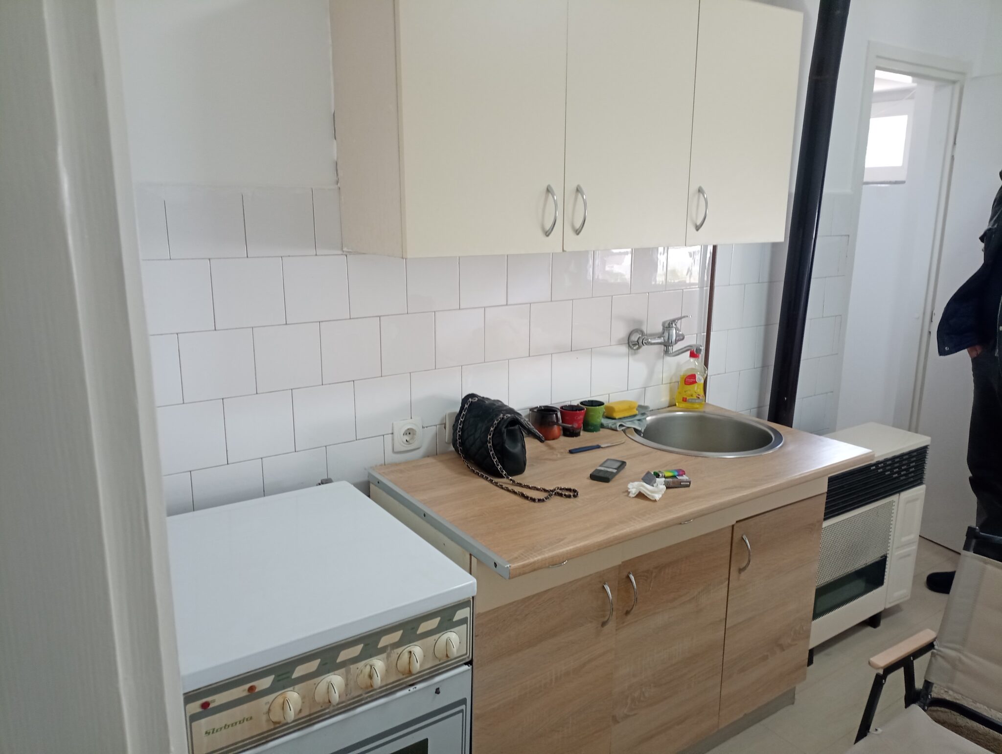 DVOSOBAN UKNJIŽEN RENOVIRAN U CENTRU - Слика 3