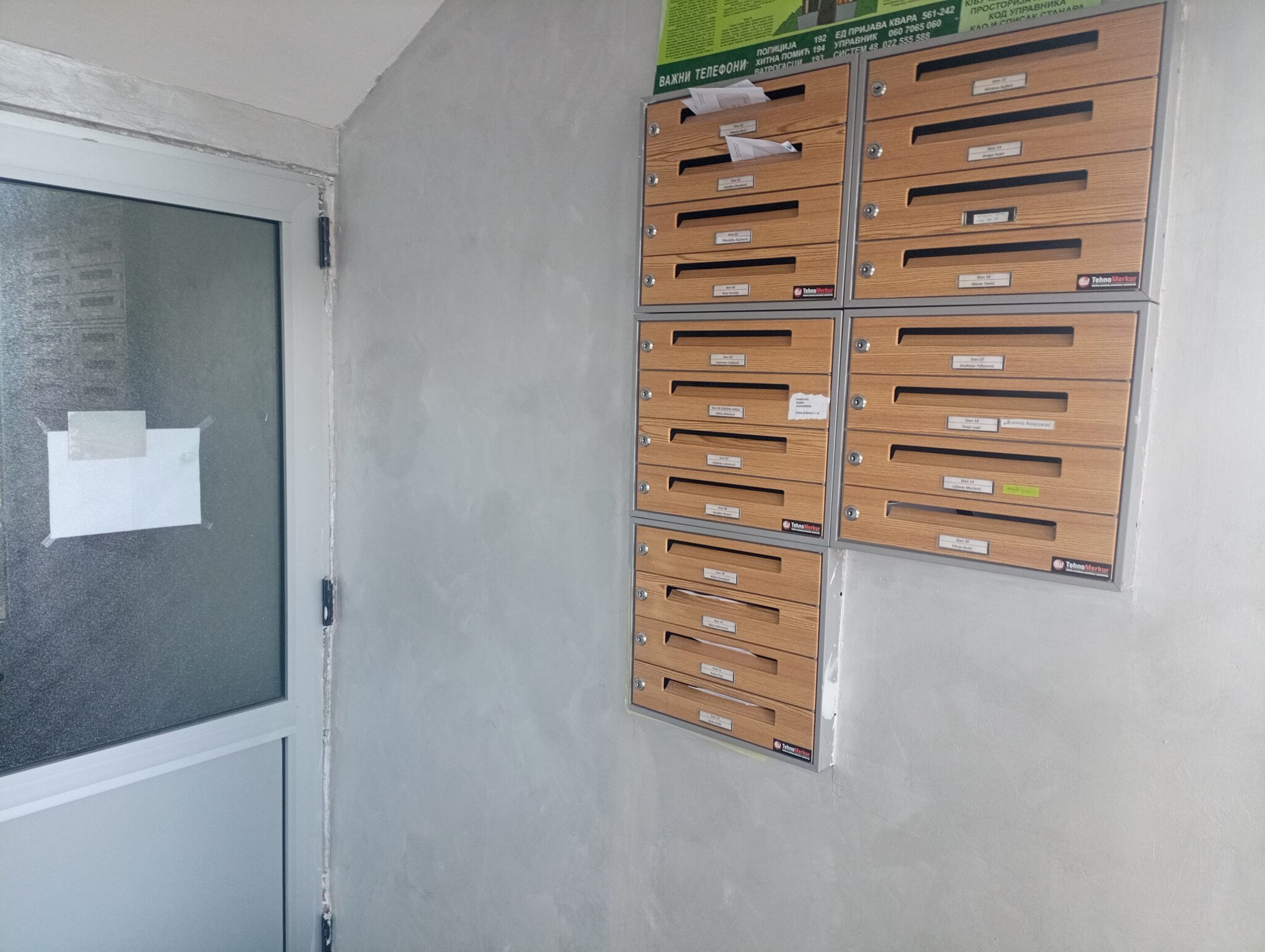 DVOSOBAN UKNJIŽEN RENOVIRAN U CENTRU - Слика 9